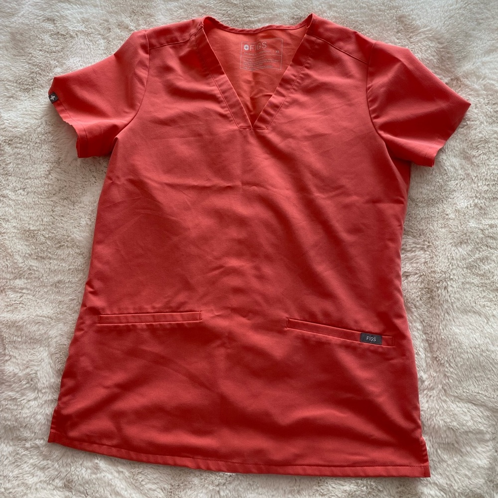 Figs hot coral Casma scrub XS set